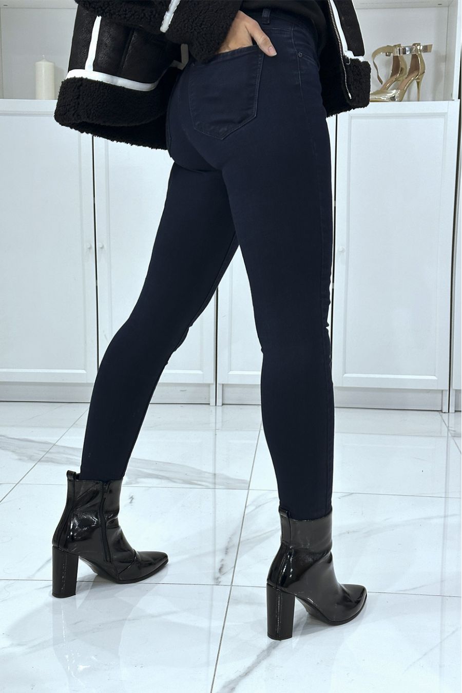 Slim stretch navy jeans with pockets and zip closure - 4