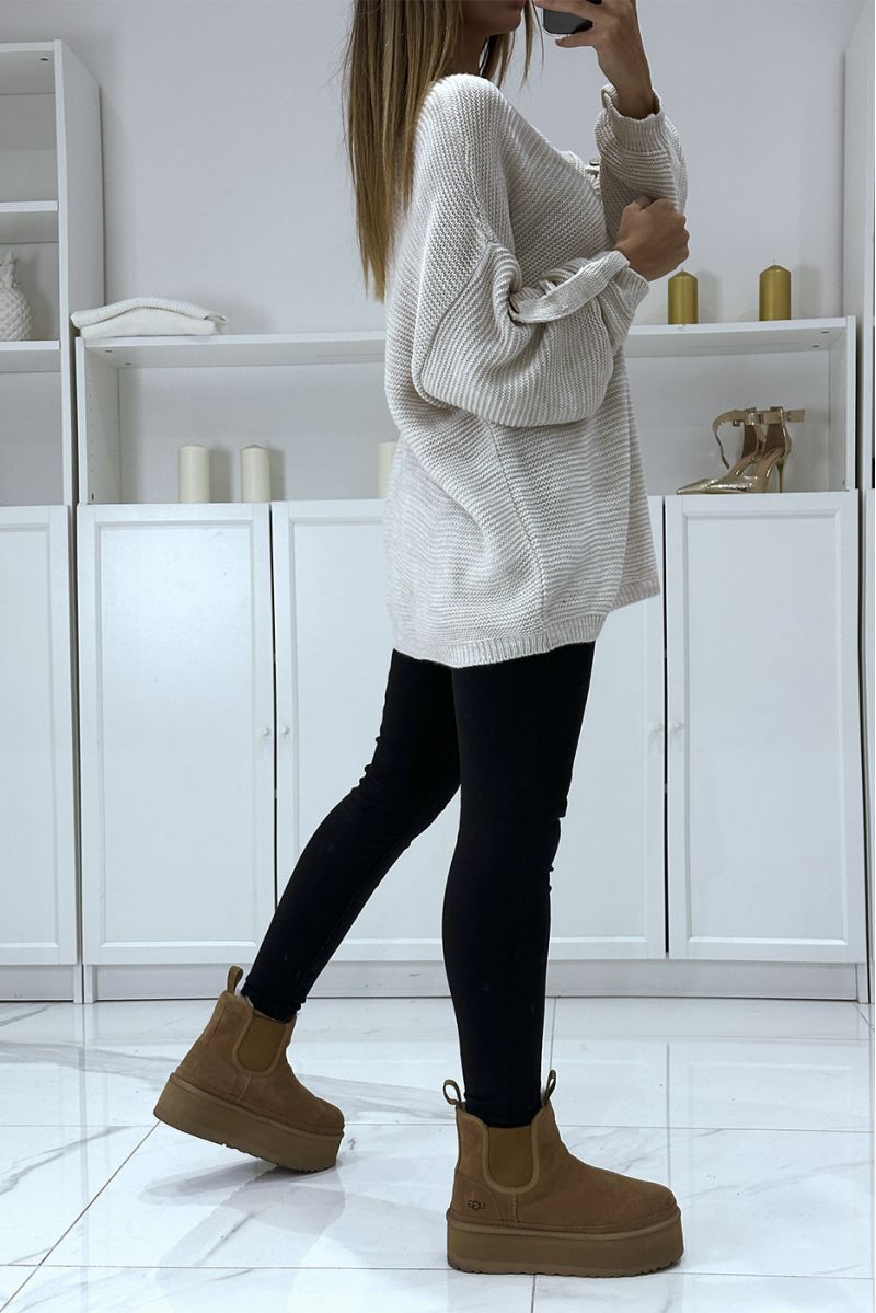 Oversized beige sweater with puff sleeves and V-neck - 4