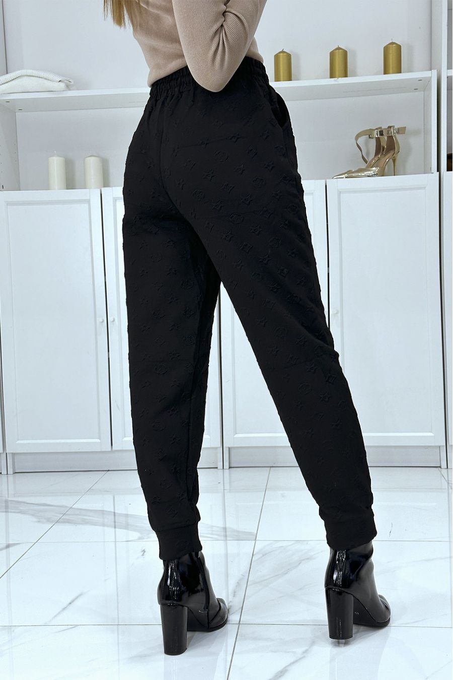 Black trousers with high waist and haute couture relief pattern - 4