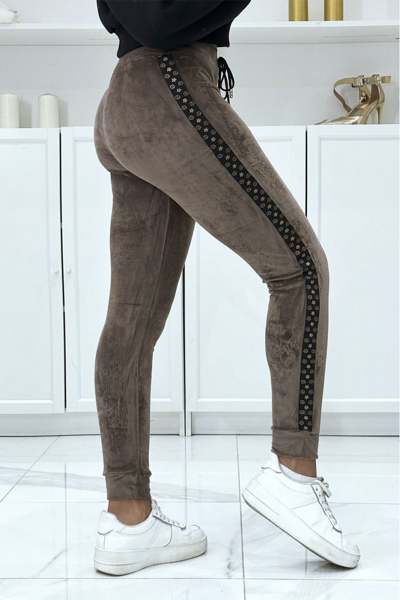 Taupe joggers in peach skin with inpi lv bands on the sides - 4