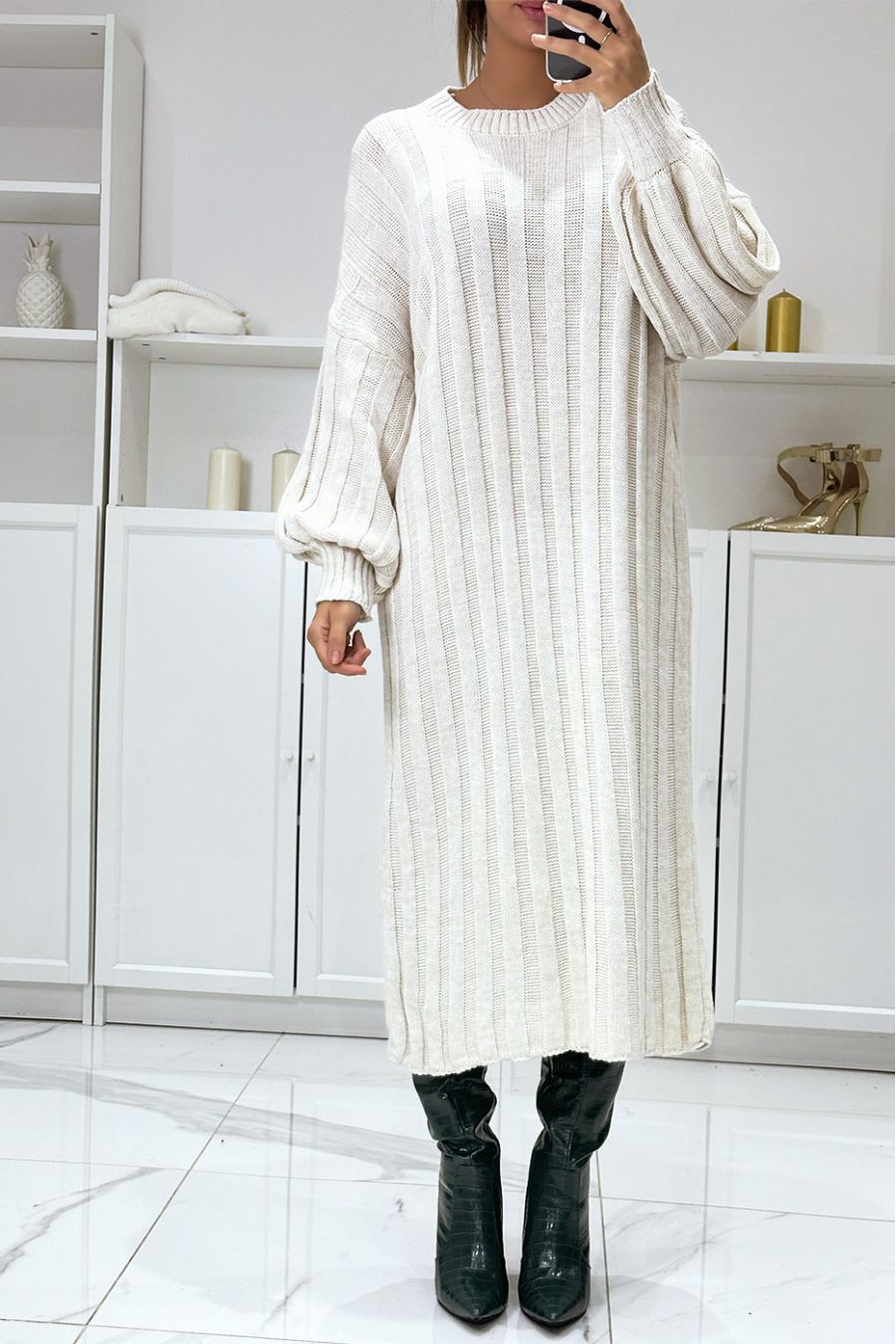 Long oversized beige jumper dress with balloon sleeves - 2