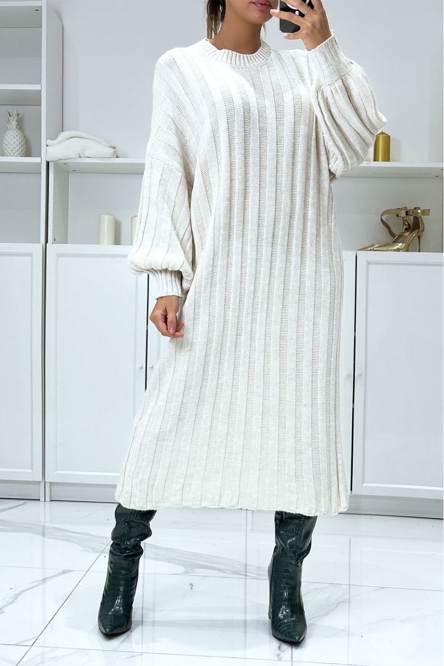 Long oversized beige jumper dress with balloon sleeves - 3
