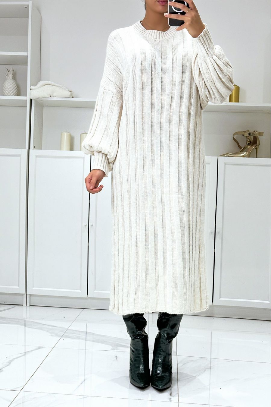 Long oversized beige jumper dress with balloon sleeves - 4