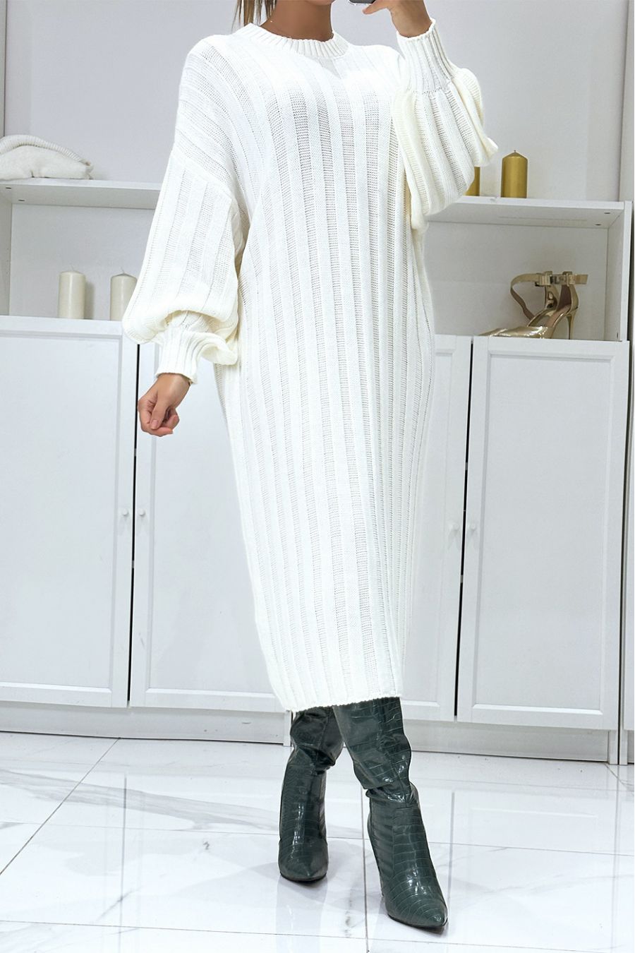 Long oversized white jumper dress with balloon sleeves - 4