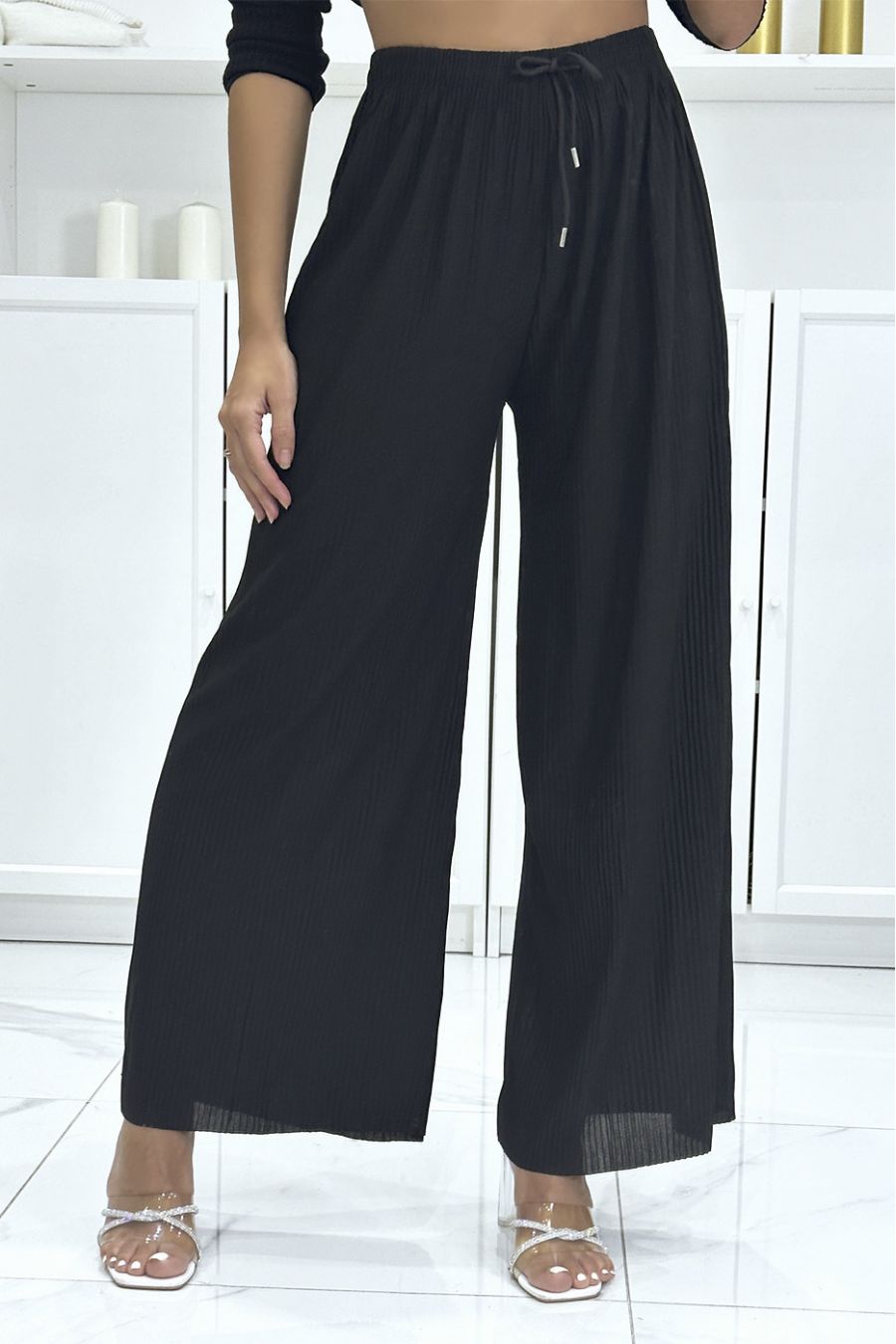 Trendy black pleated palazzo pants