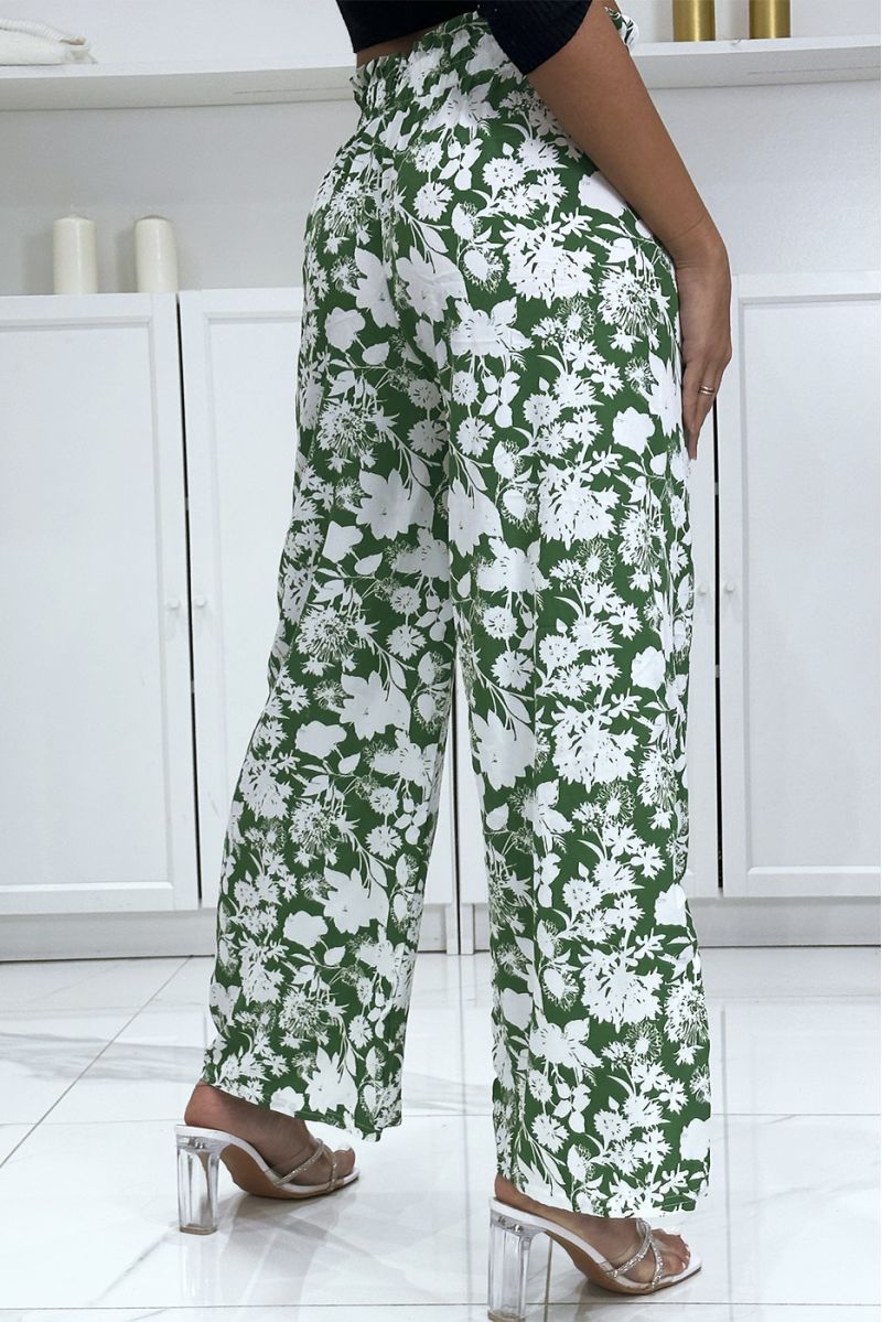 Pantalon palazzo vert et blanc motif fleuris tendance et chic - 1