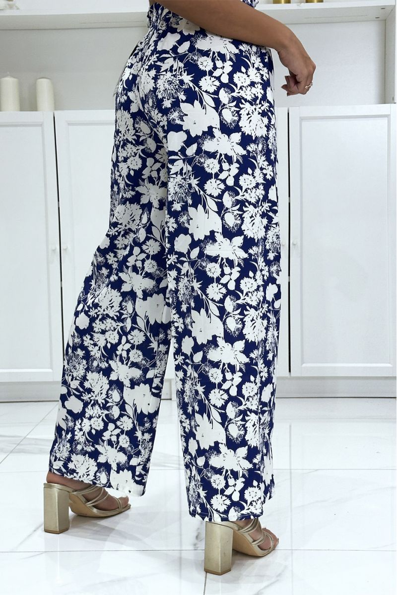 Royal and white palazzo pants with trendy and chic floral pattern - 4