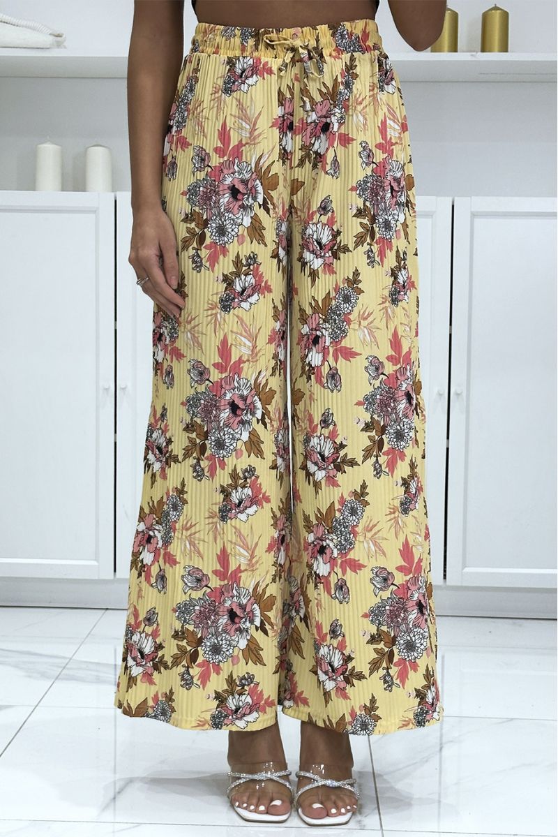 Yellow pleated palazzo pants with floral pattern - 2
