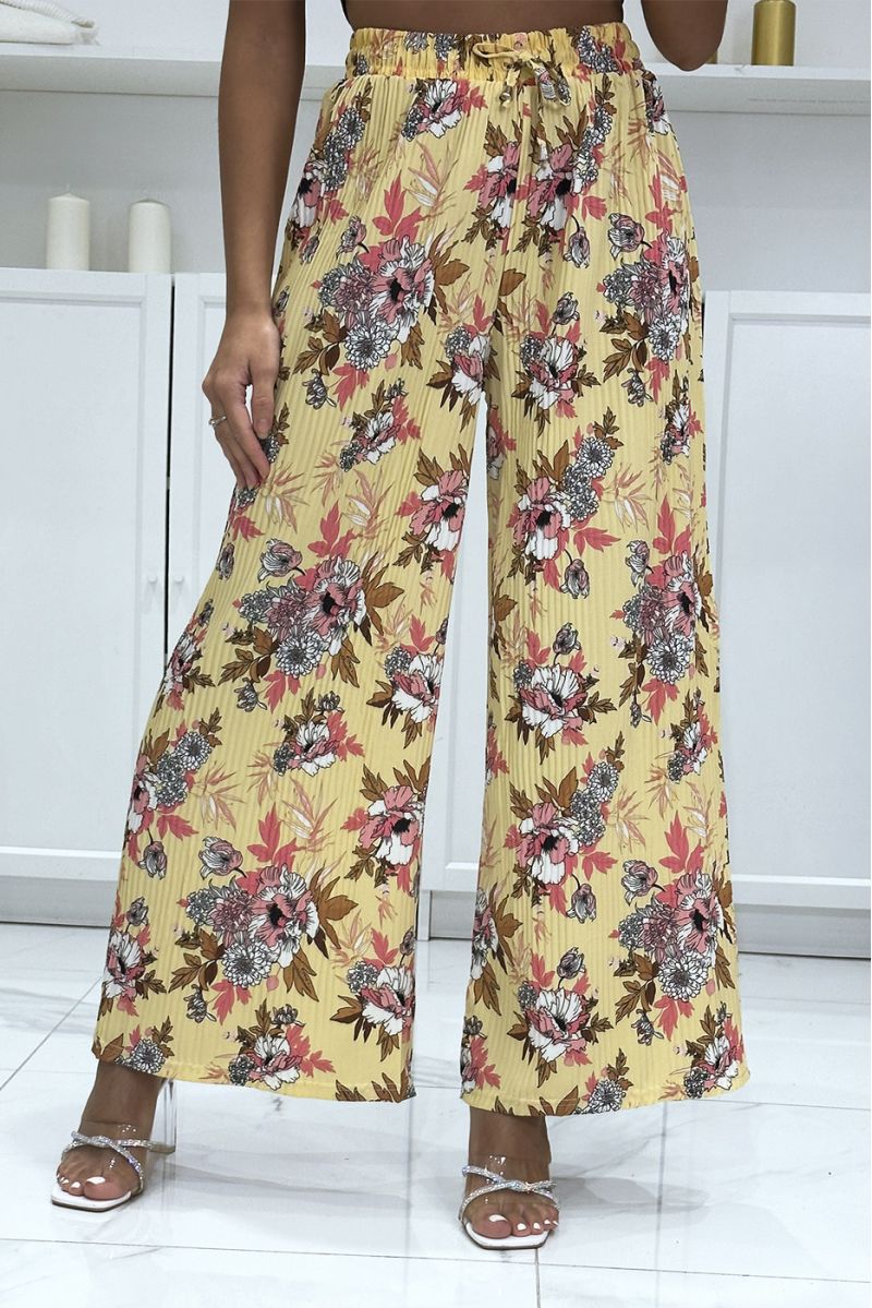 Yellow pleated palazzo pants with floral pattern - 3