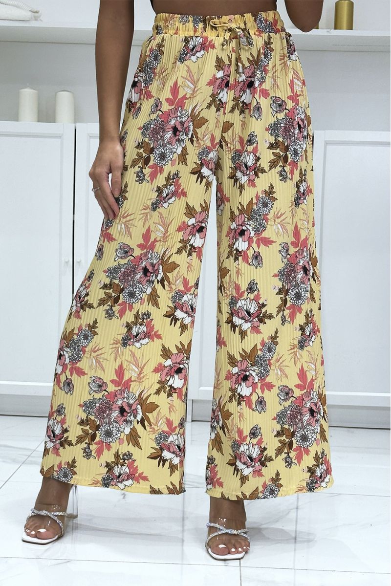 Yellow pleated palazzo pants with floral pattern - 4