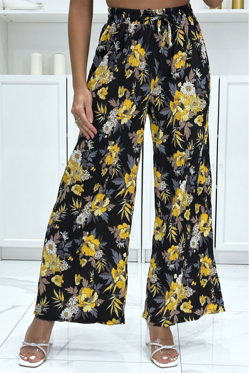 Black pleated palazzo pants with floral pattern - 3