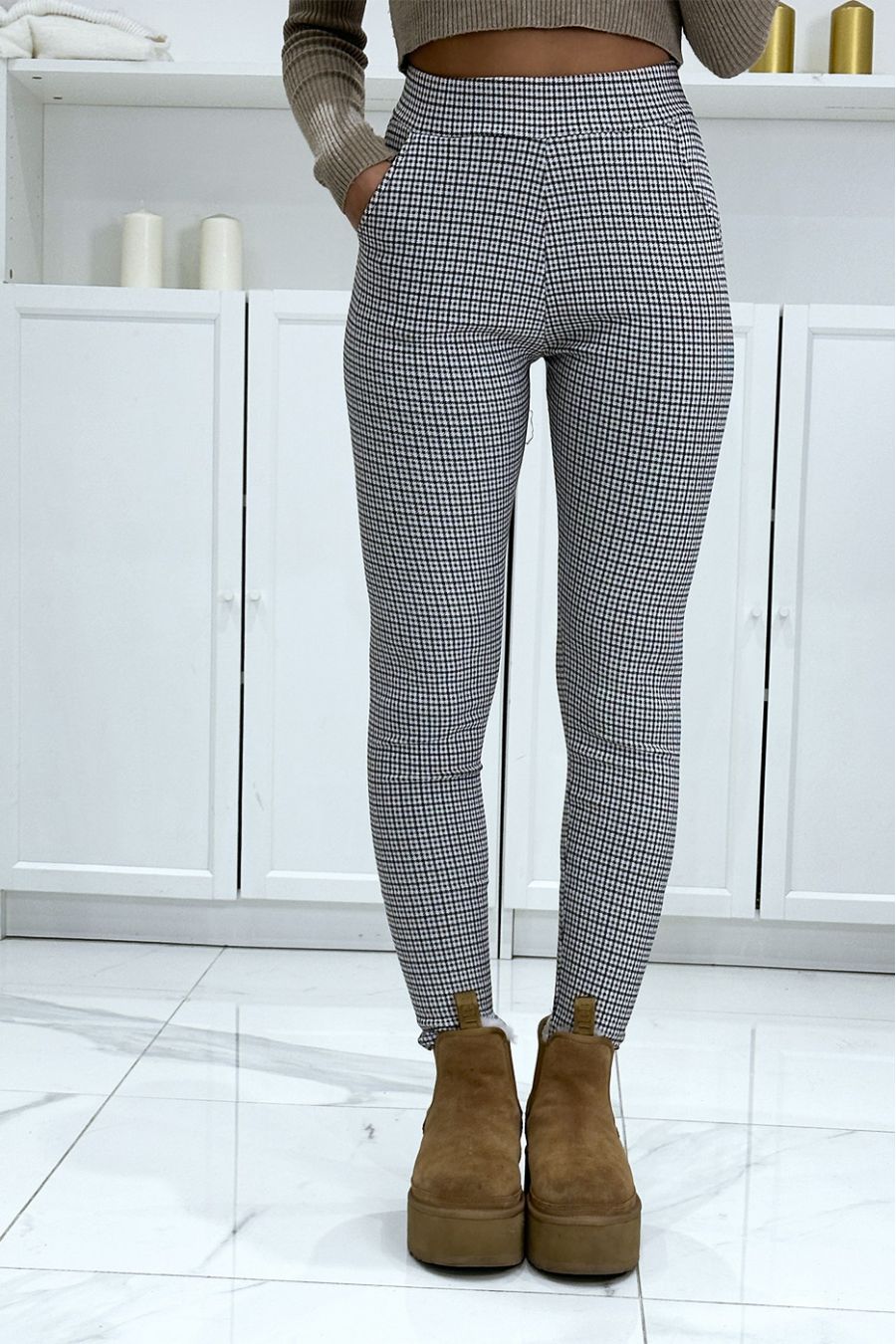Beige check pattern slim pants with pockets - 2