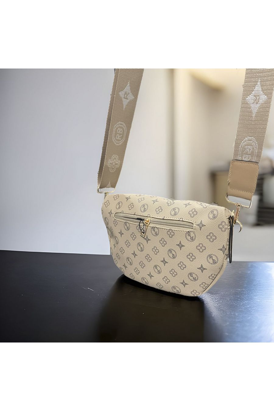 Camel-inspired banana bag - 2