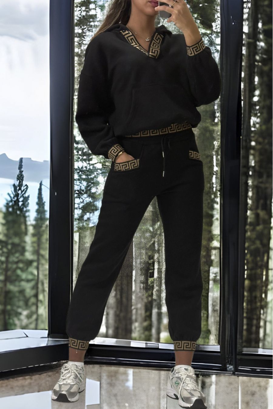 Zeer dikke zwarte jogging- en sweatshirtset met geïnspireerde band - 1