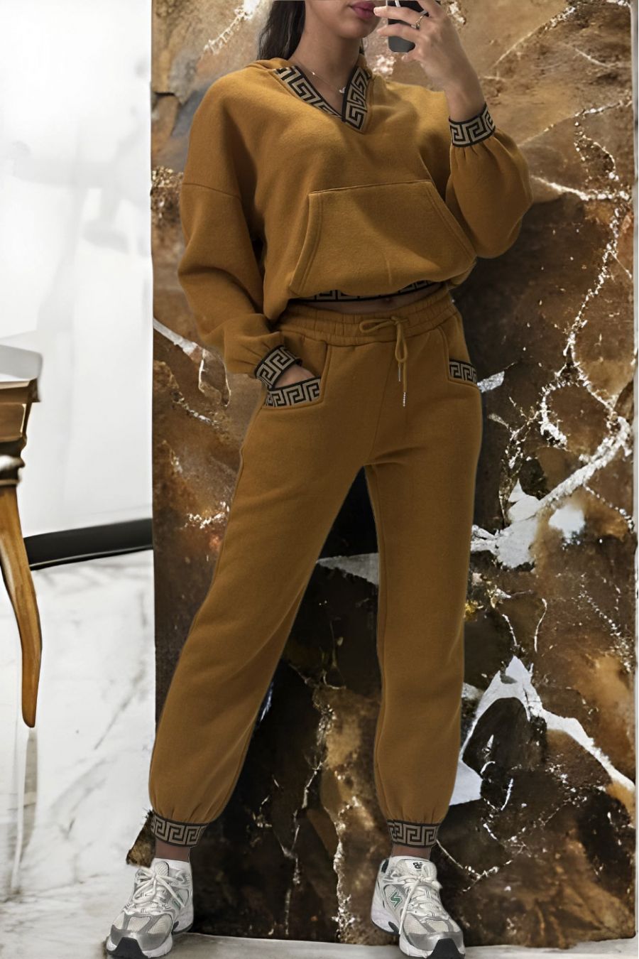 Very thick camel jogging and sweatshirt set with inspired band - 1