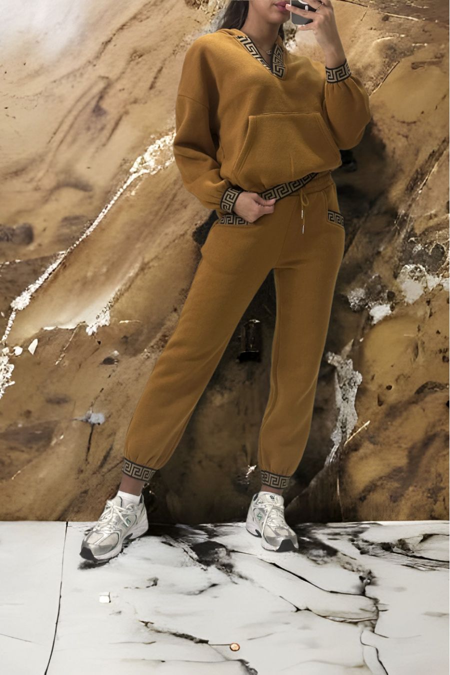 Very thick camel jogging and sweatshirt set with inspired band - 2