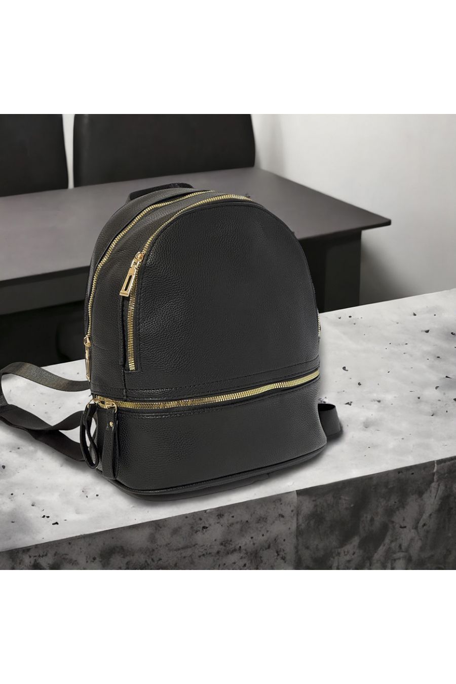 Sac à dos uni noir avec plusieurs fermeture doré - 2