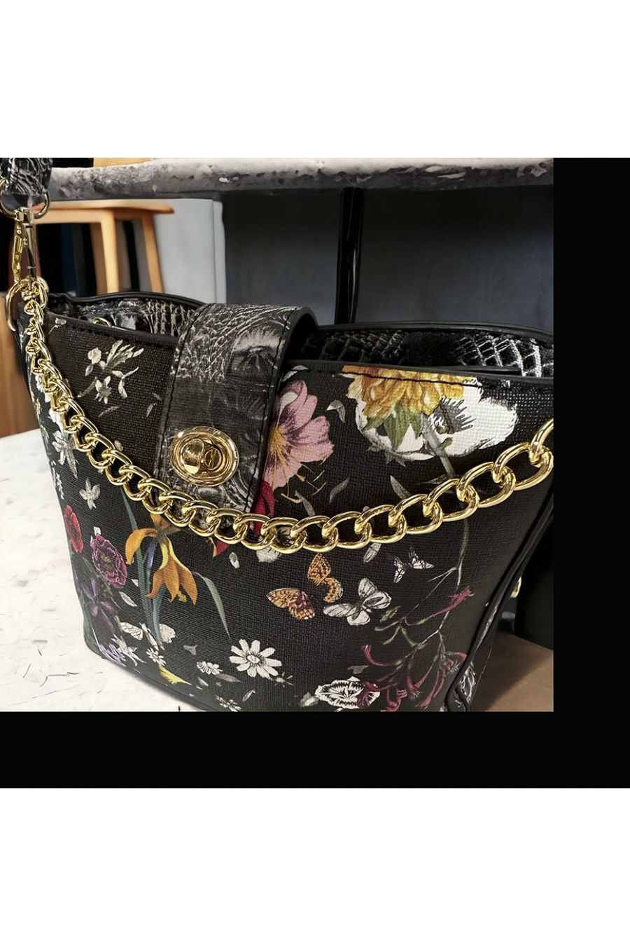 Black floral inspired handbag - 3