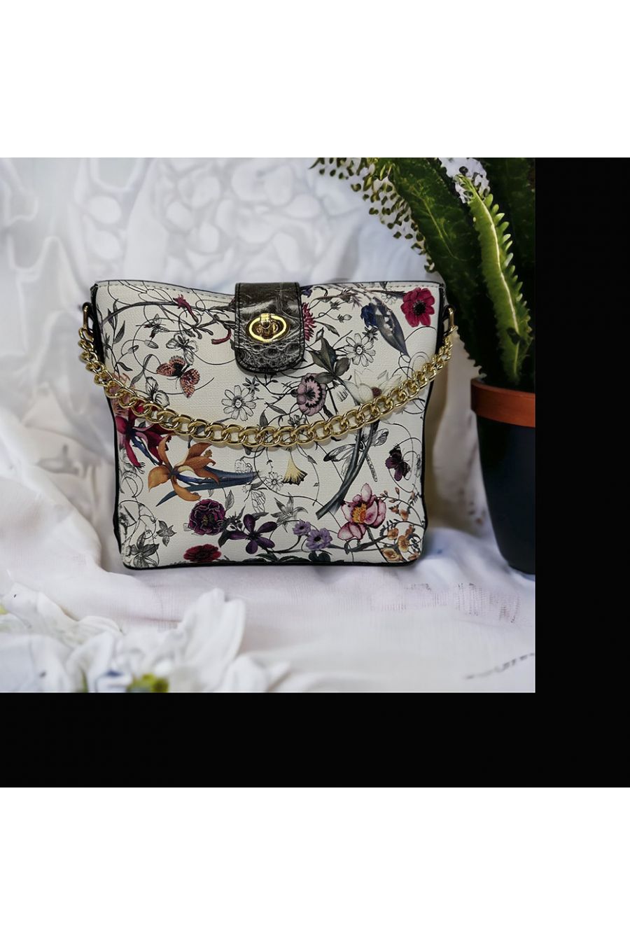 White and red floral inspired handbag - 3