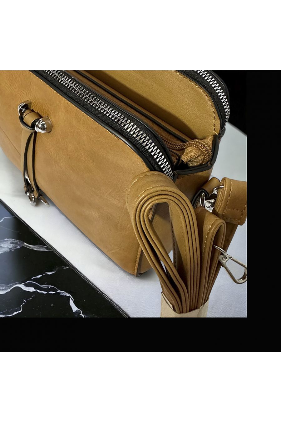 Inspi handtas in camel kleur met 3 sluitingen - 1