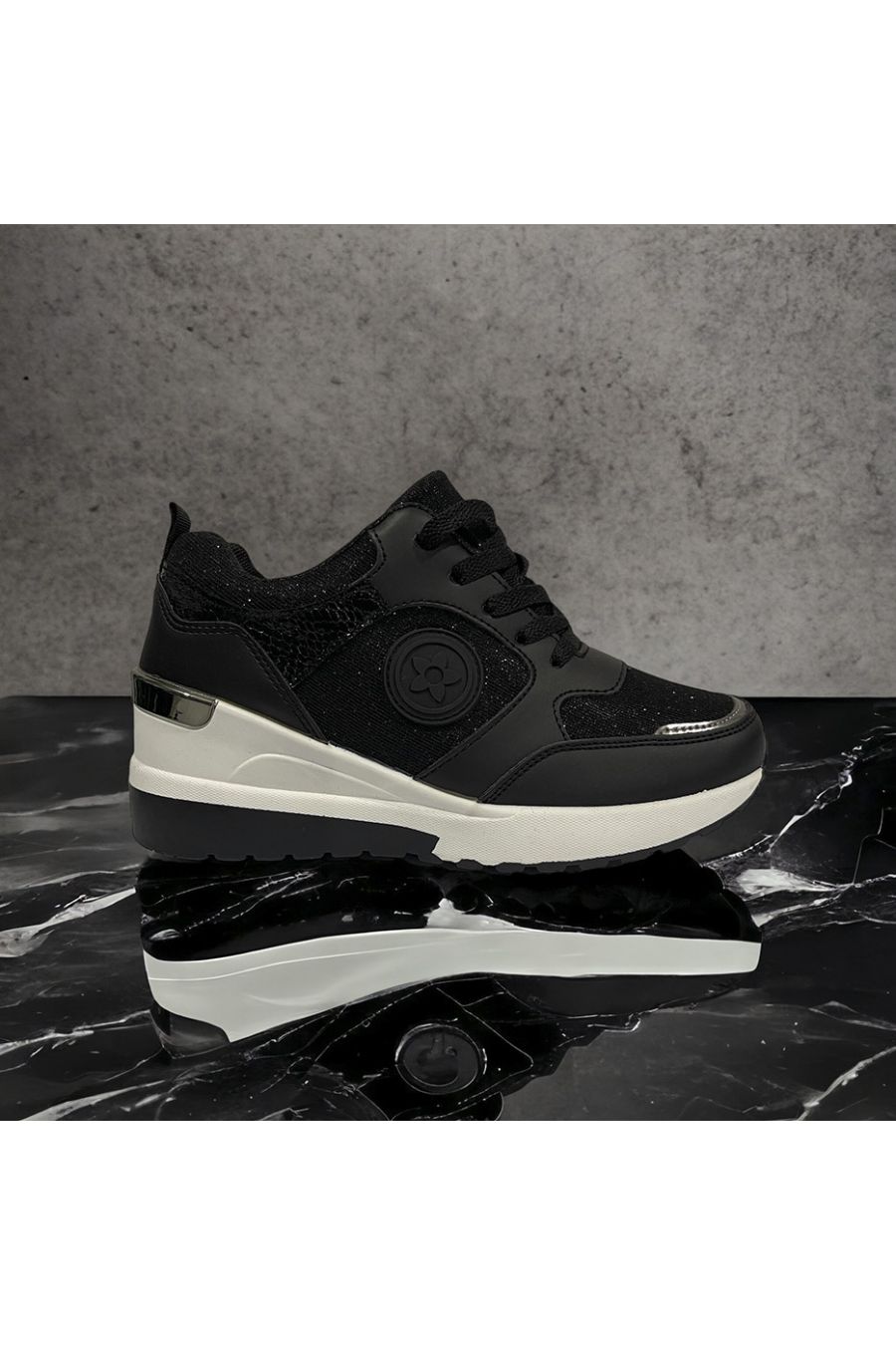 Shiny black sneaker inspired - 3