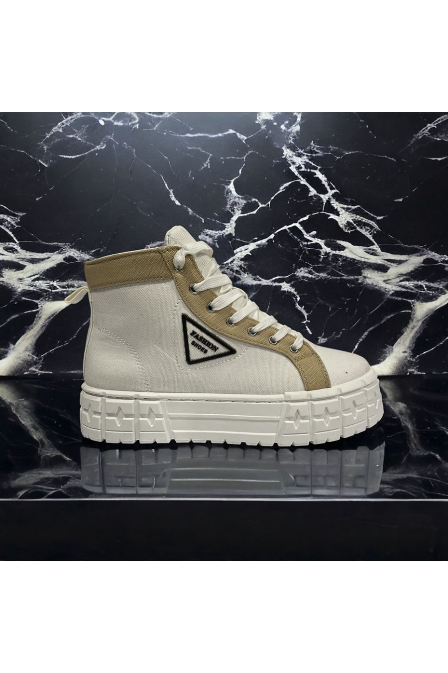 Inpsi chunky sole boot in white - 3