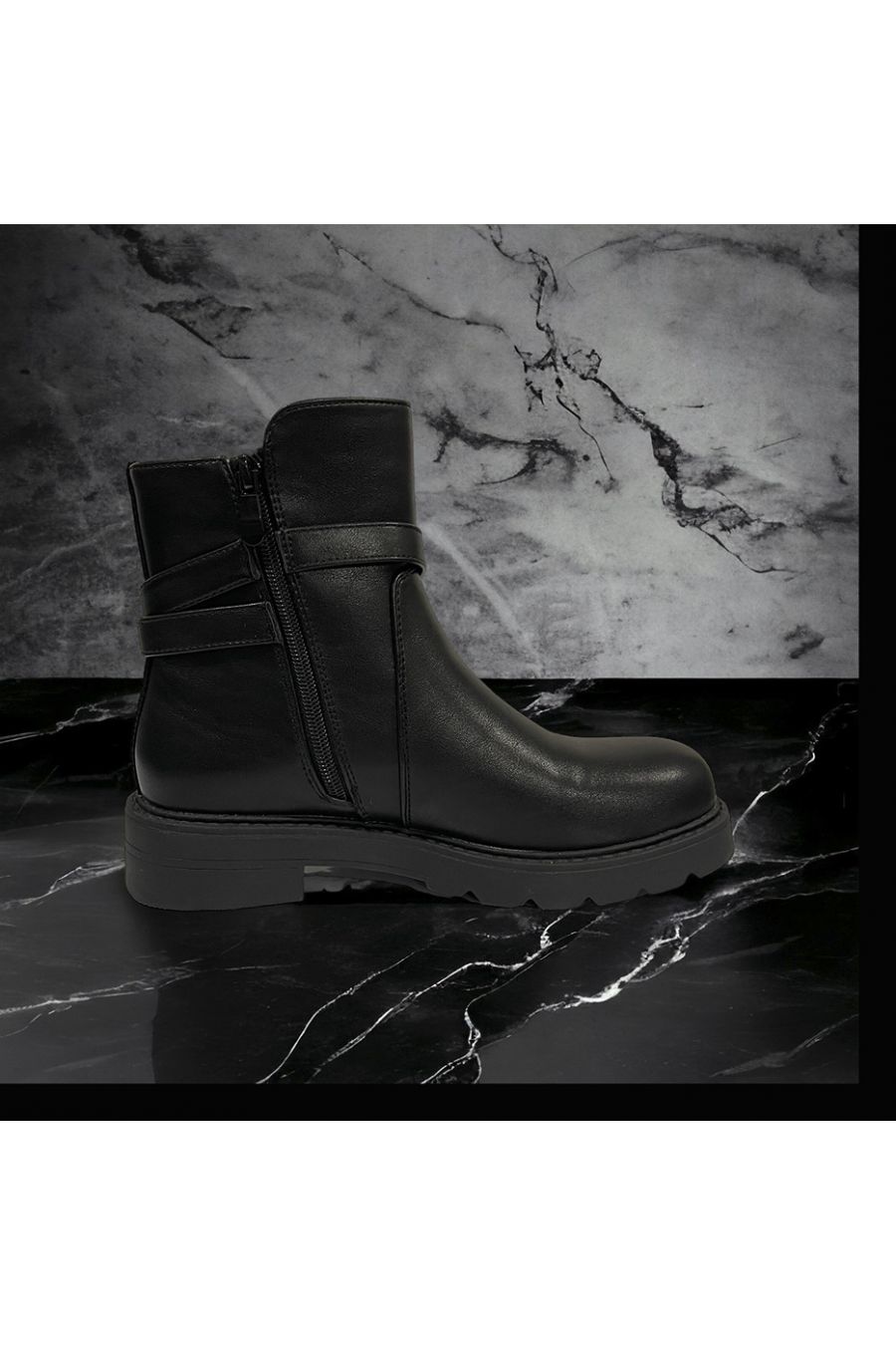 Black ankle boot with accessory - 1