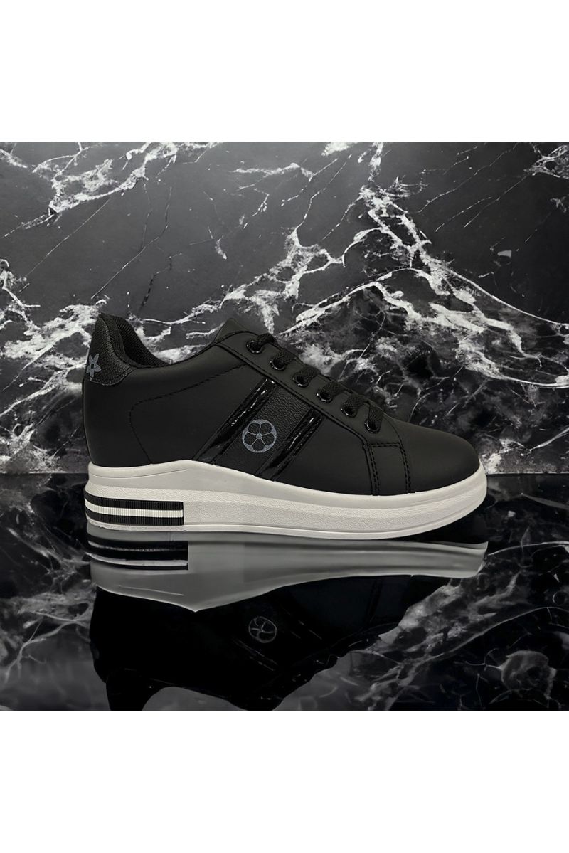 Black sneaker inspired - 3