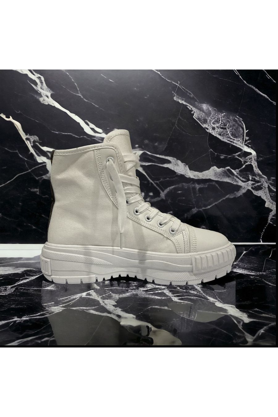 Hoge schoen van wit canvas met witte veters - 3