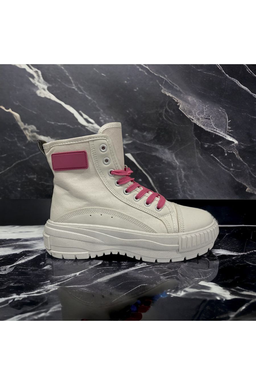 Hoge schoen van wit canvas met roze veters - 4