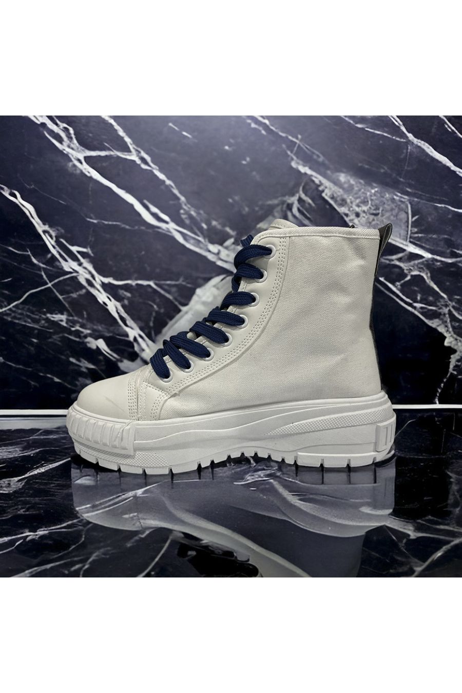 Chaussure montante en toile blanc lacet bleu - 1