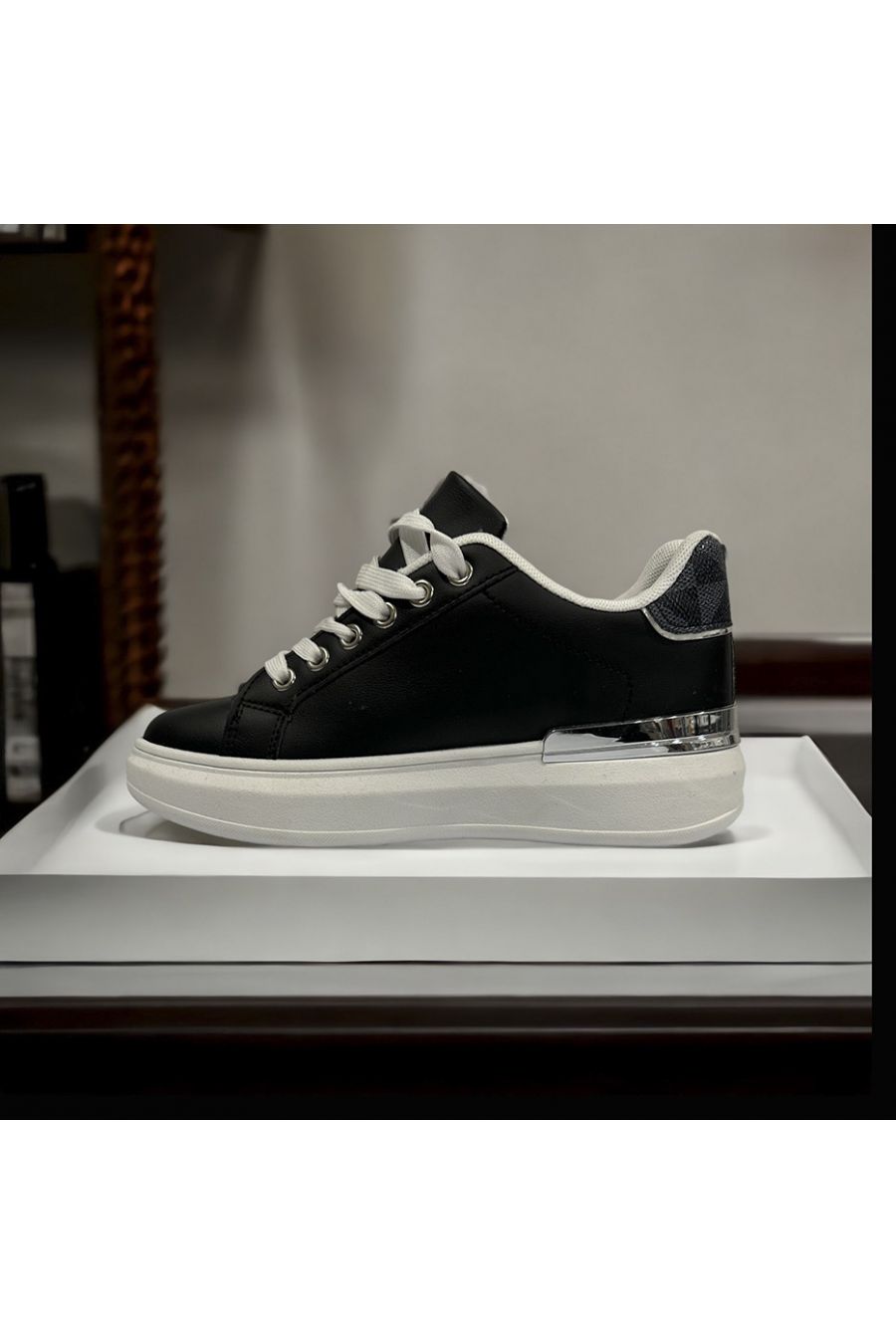 Black basket with white laces inspired - 1