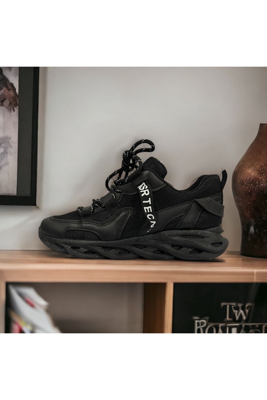 Black sneaker inspired - 3