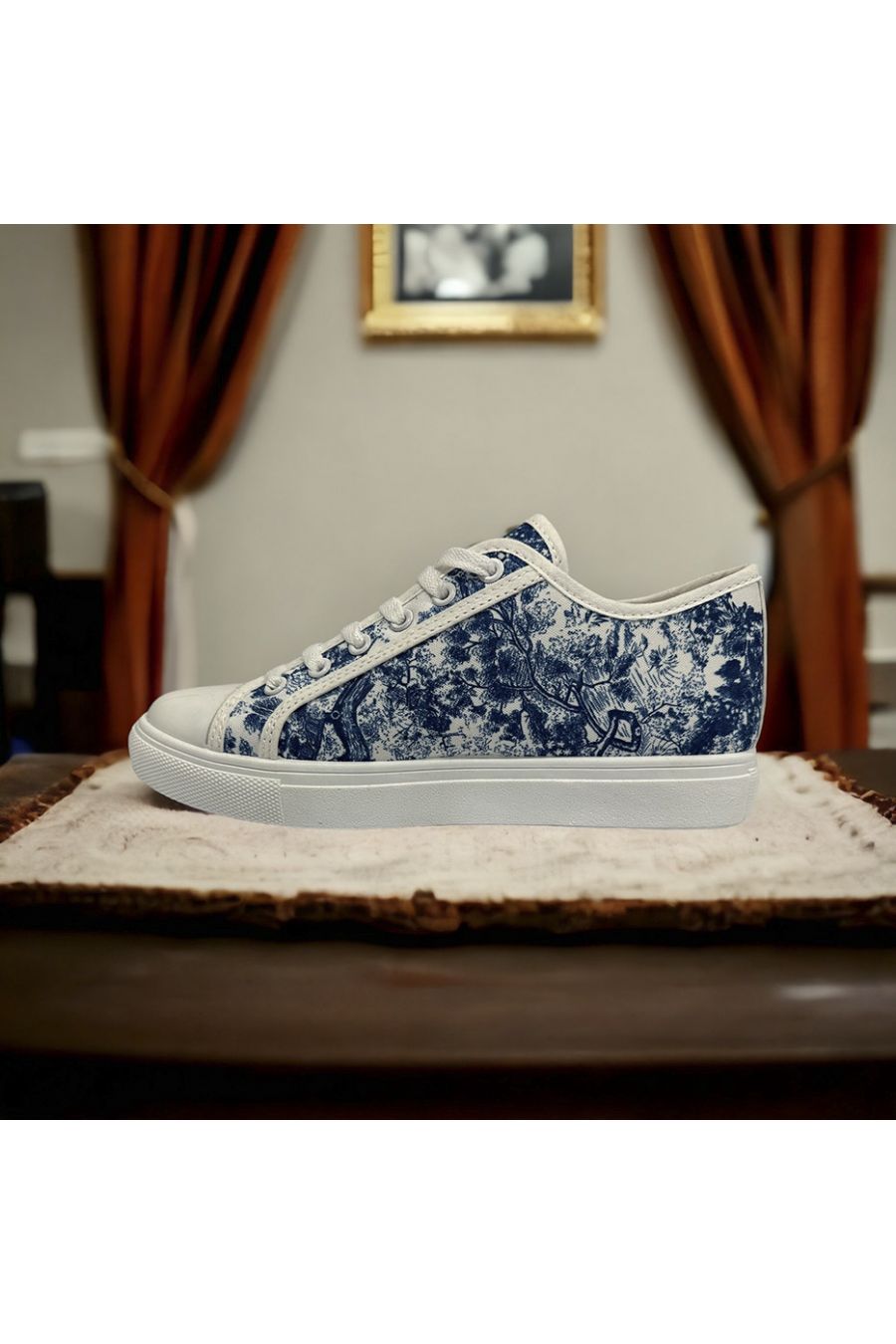 Blue basket with inspired pattern - 1