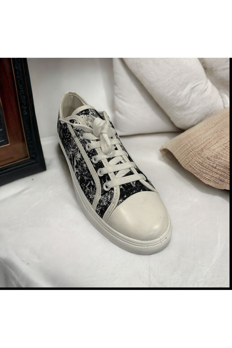 Black basket with inspired pattern - 2