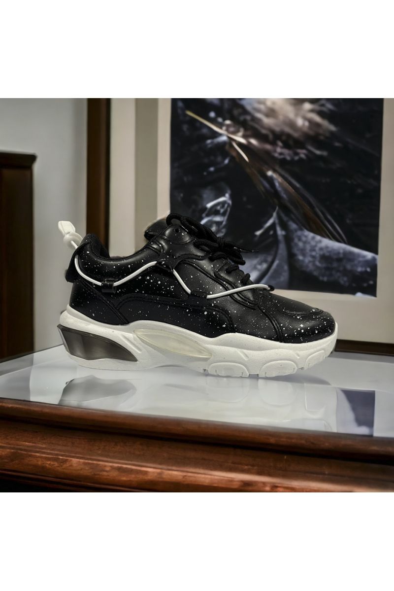 Basket noir avec lacet et tache de peinture  - 3