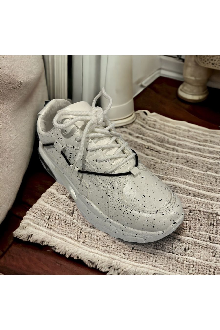 White sneaker with lace and paint stain - 2