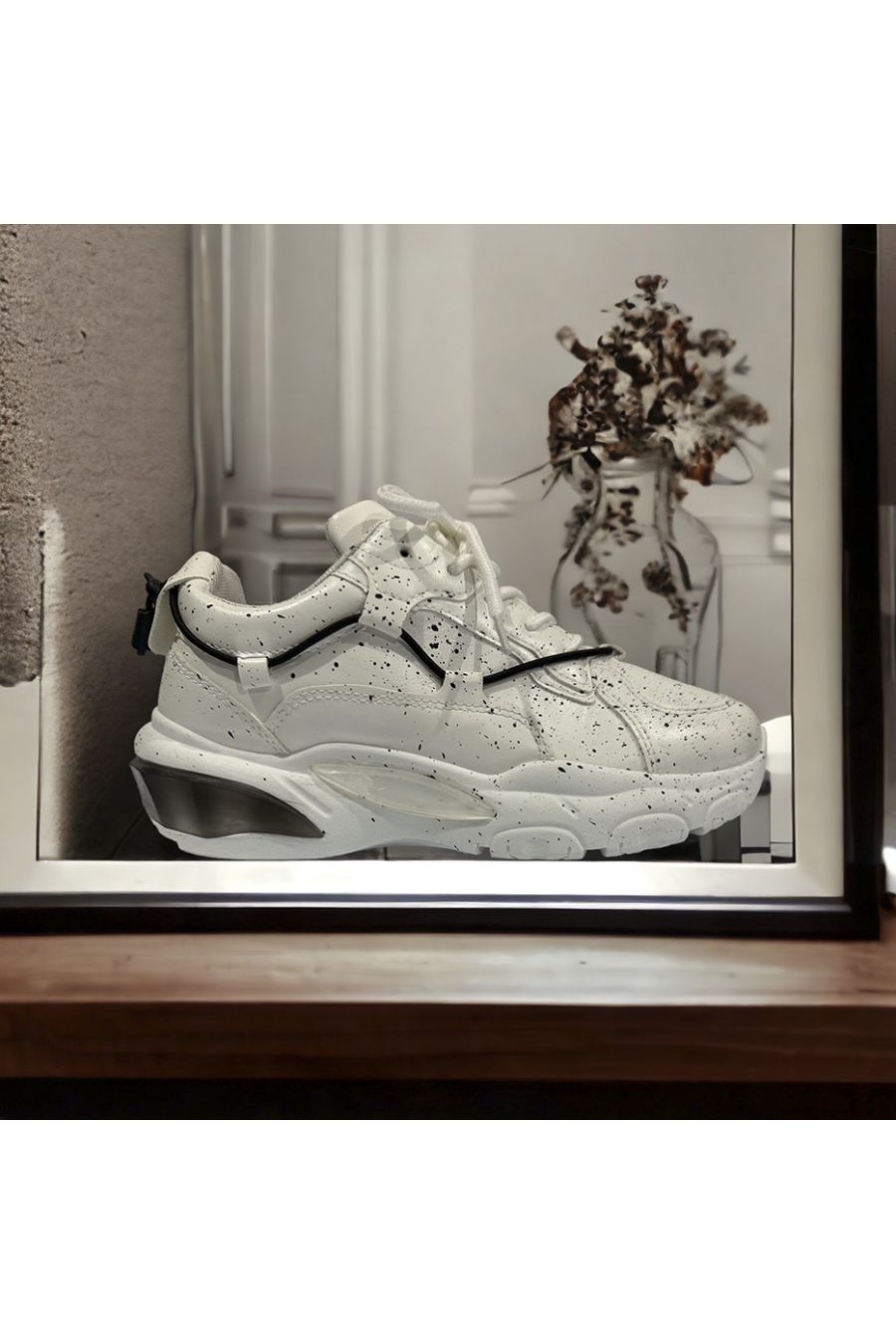Witte sneaker met veter en verfvlek - 3