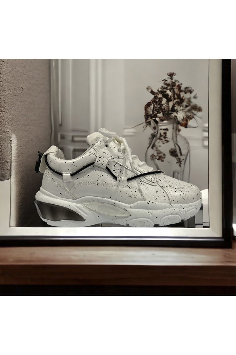 Witte sneaker met veter en verfvlek - 3