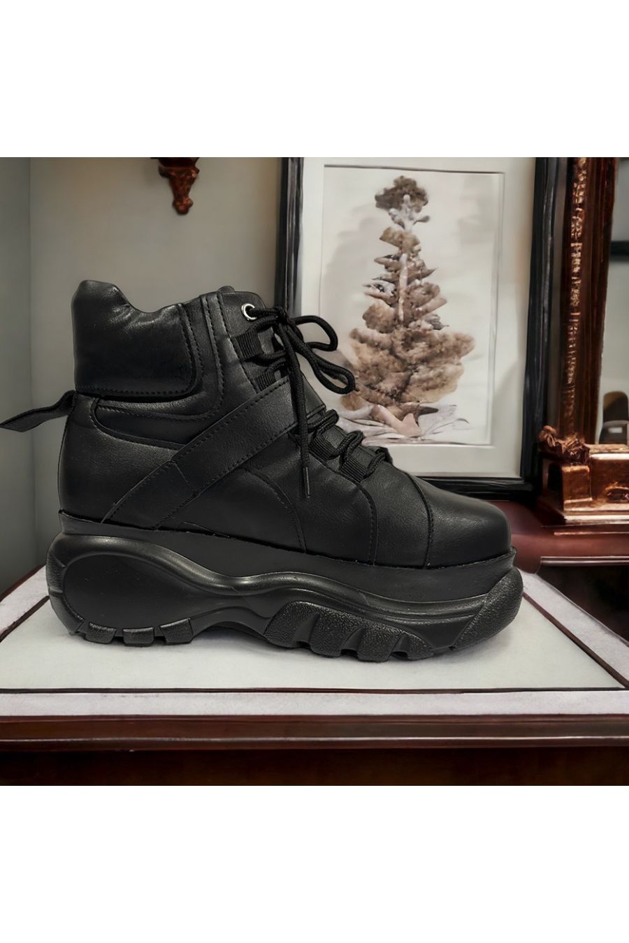 B-geïnspireerde zwarte hoge sneaker - 1