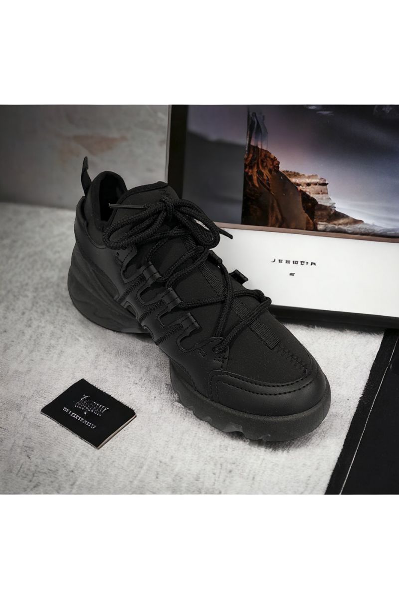 Zwart geïnspireerde sneaker - 1