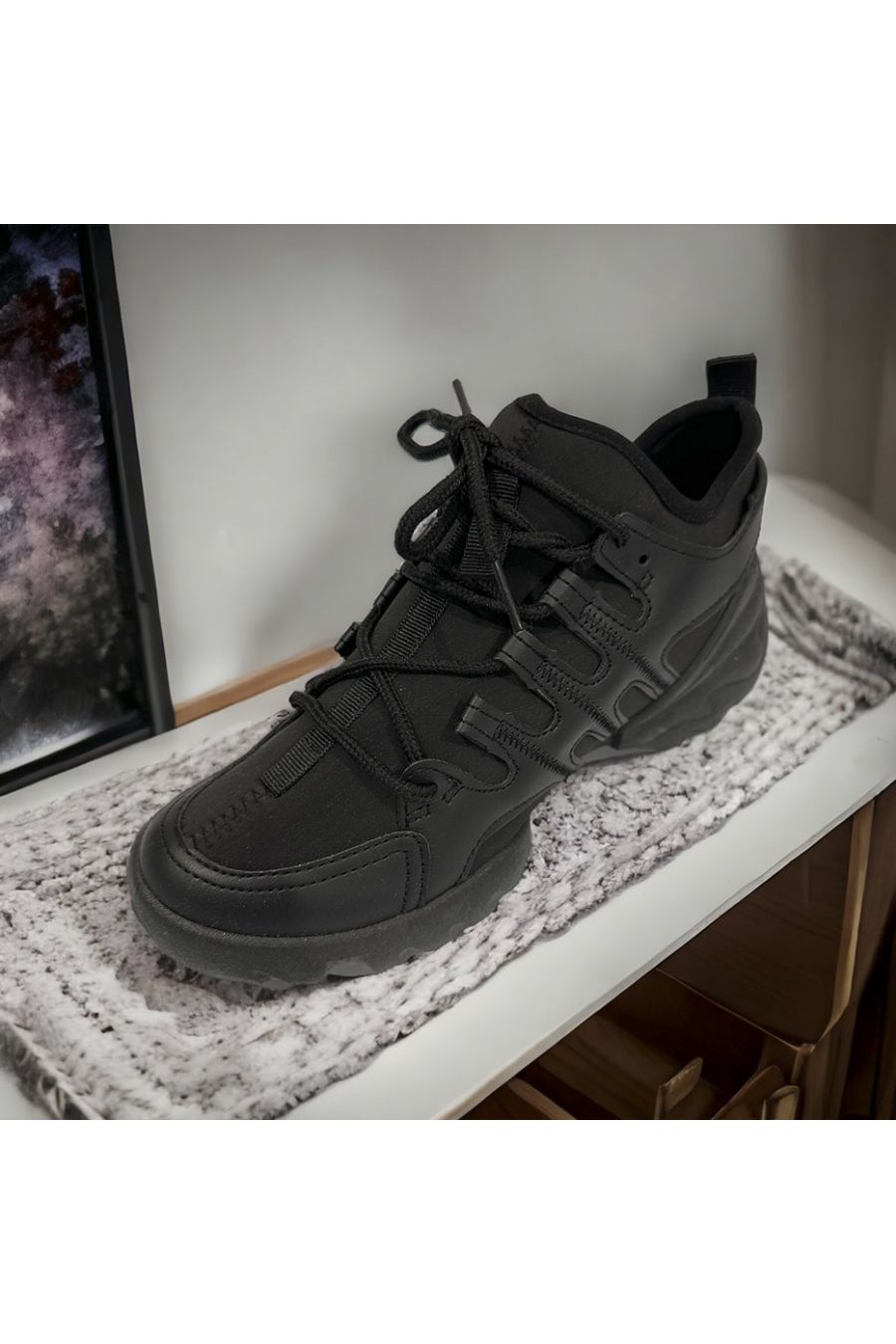 Black inspired sneaker - 3