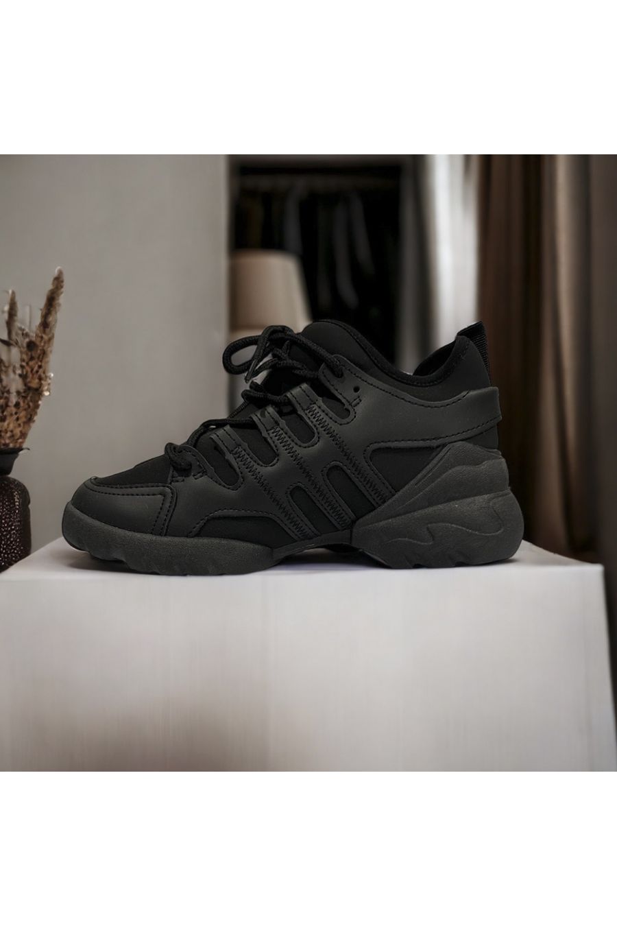 Black inspired sneaker - 4
