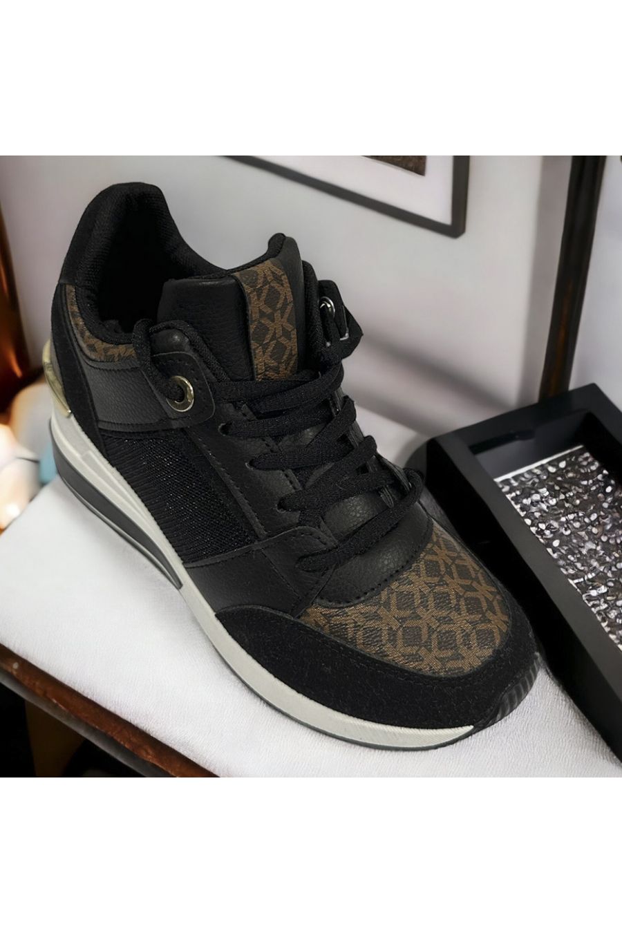 Zwarte en bruine wigmand - 2