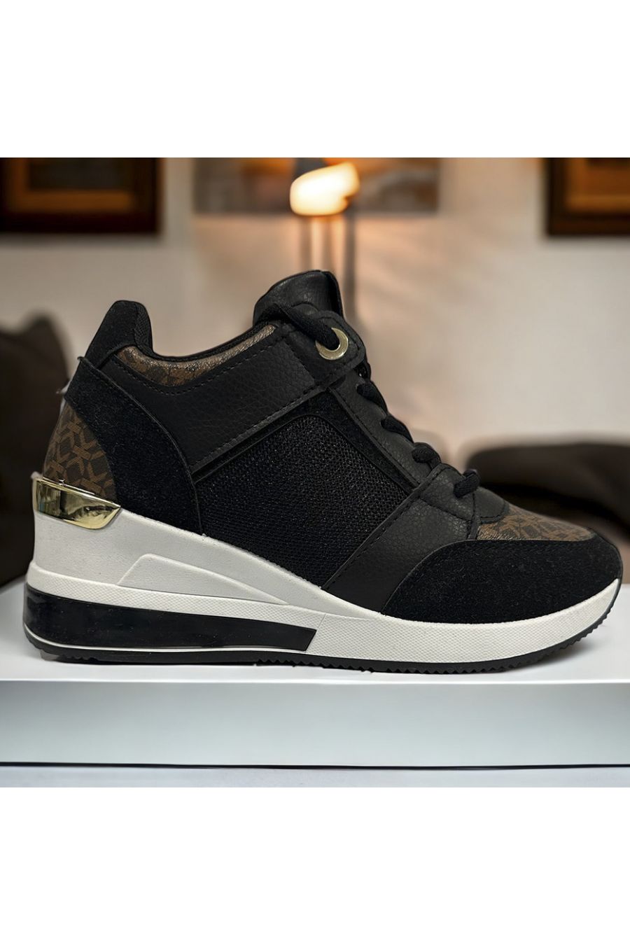 Zwarte en bruine wigmand - 3