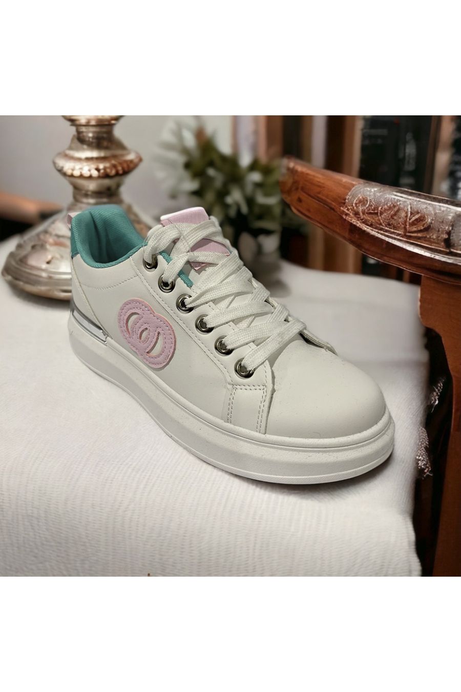 White inspired sneaker - 2