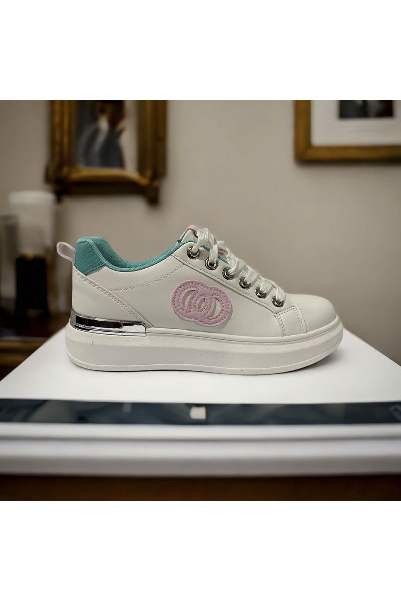 White inspired sneaker - 3