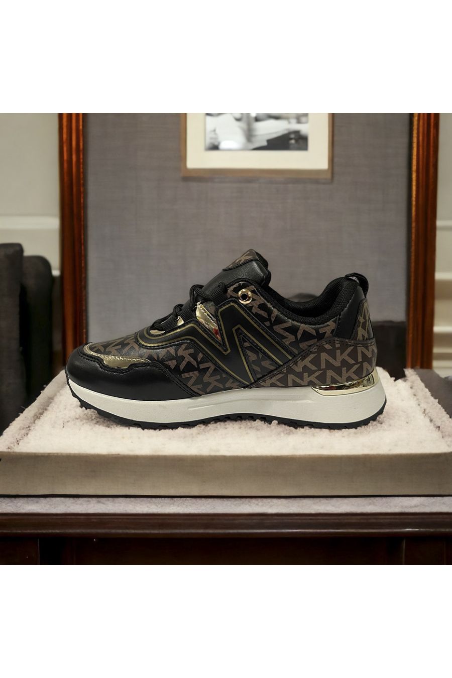 Zwart geïnspireerde sneaker - 1