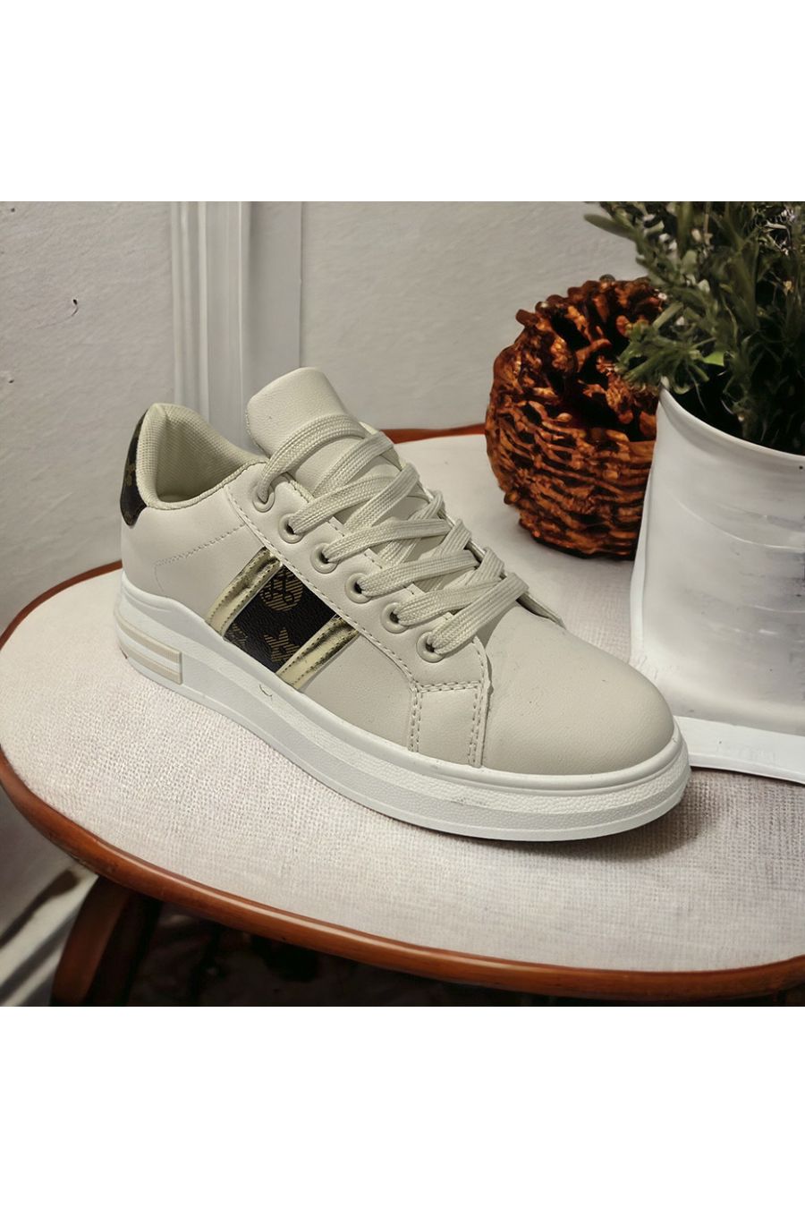 Beige geïnspireerde sneaker - 2