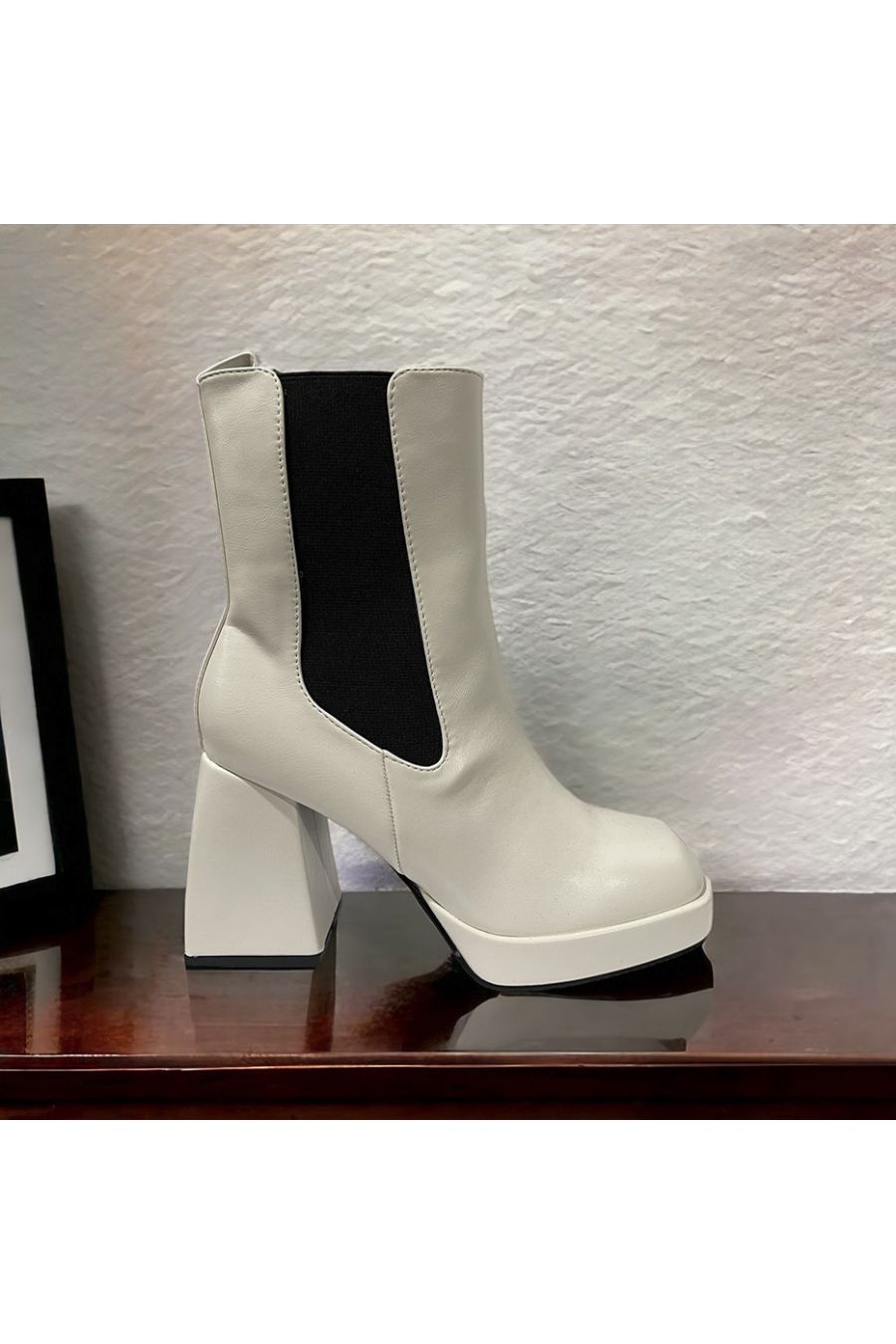 White and black ankle boot - 3